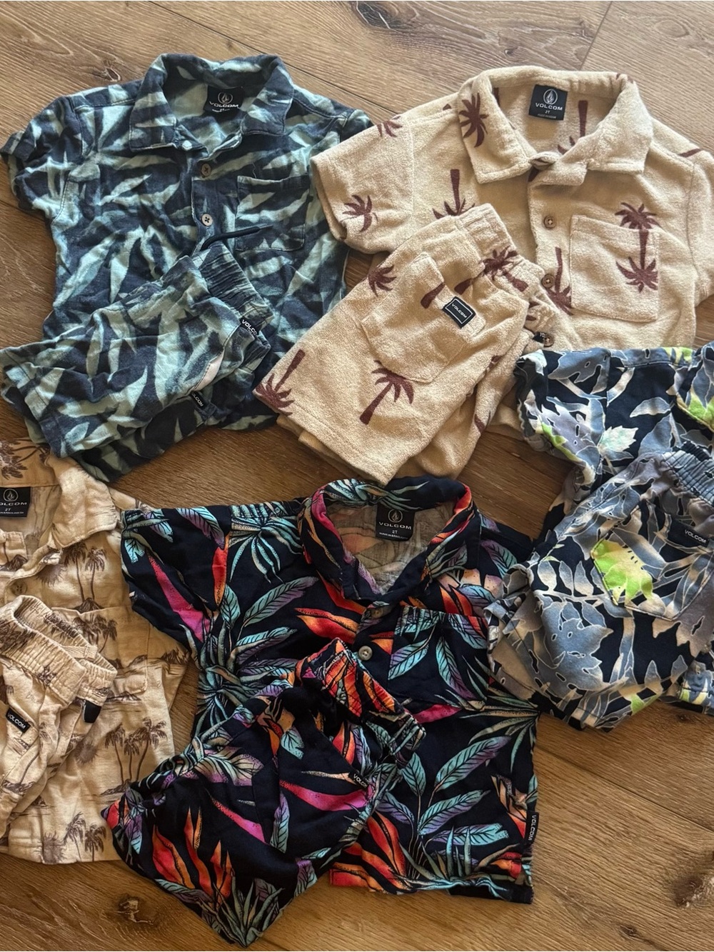 Volcom toddler boy 2t Multicolor Tropical  Short Sleeve & short sets